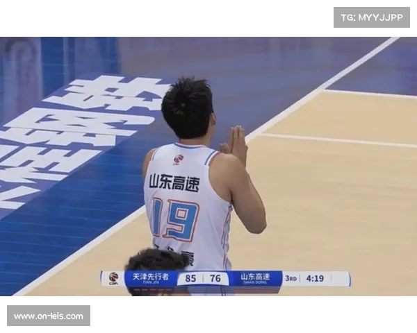 前国手于德豪半决赛5分钟0分5犯被罚下，抱头不敢相信判罚